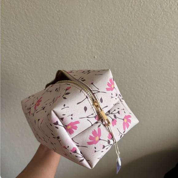 Makeup bag - Picture 2 of 3